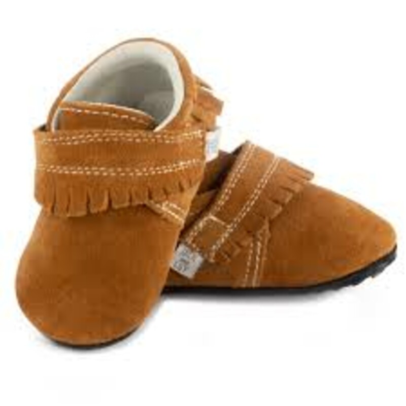 My Mocs - Sage Fringe, Brown, Size: 18-24M<br />
<br />
<br />
Put a little ‘boho’ in your babe’s wardrobe with this cute pair! Indoor/outdoor Fringe Mocs with a protective rubber sole!<br />
<br />
Hand crafted from genuine suede<br />
Equipped with our signature super-flex sole<br />
Industry-defining 3mm ankle and sole cushioning<br />
Hook and loop closures for a secure and custom fit