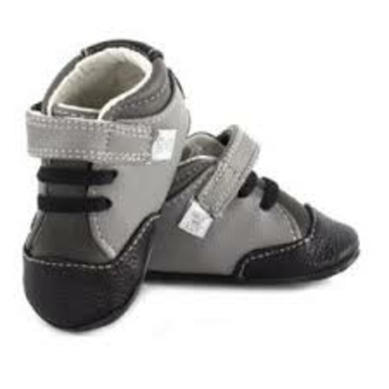 My Mocs -Emerson Hightop, Grey, Size: 18-24M

Keep your little one stylish & comfy in these cool grey & black sneaks!

Hand crafted from genuine and vegan leather
Equipped with our signature super-flex sole
Industry-defining 3mm ankle and sole cushioning
Hook and loop closures for a secure and custom fit
Perfect for indoor or outdoor use