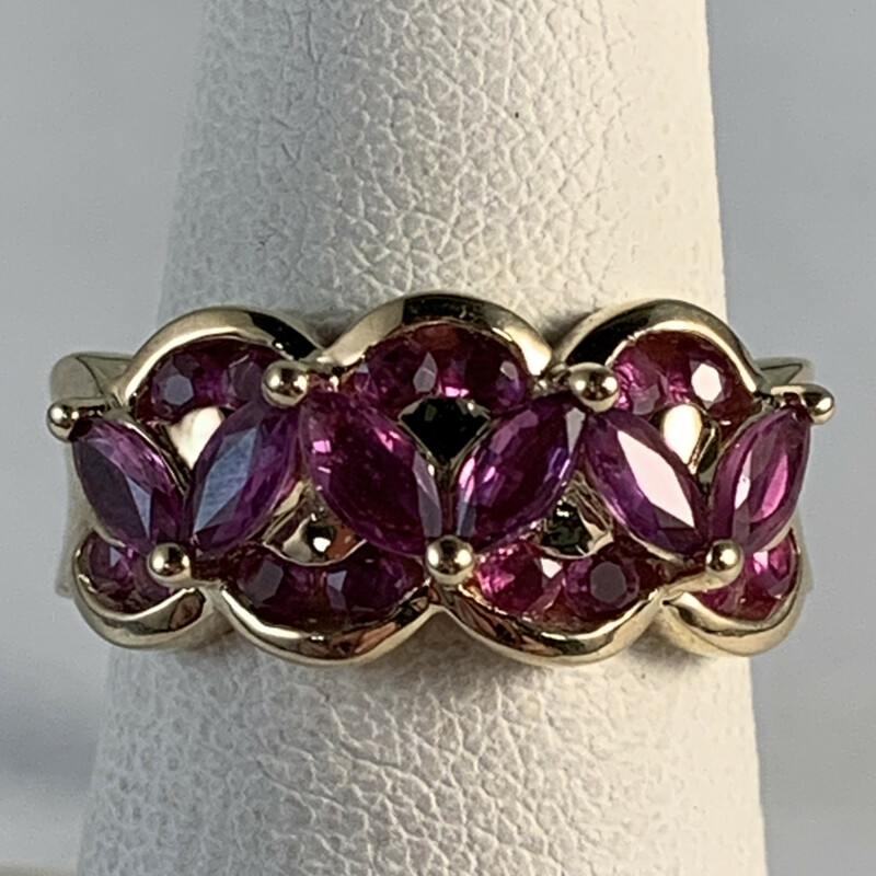 6 Marquise and 14 Round Natural Ruby Band
9.5mm wide at top and tpering to 2.2mm
14 Karat Yellow Gold
$915
