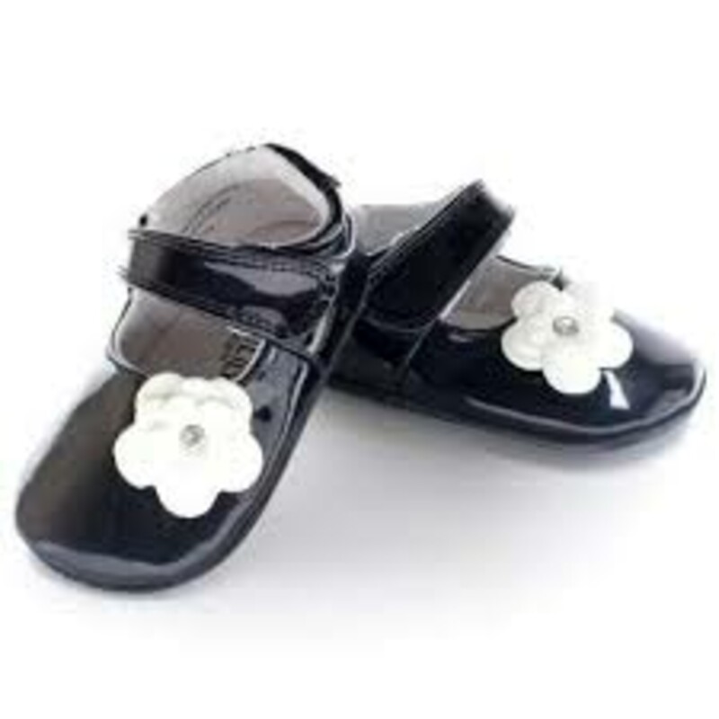 MyMocs - Skyler - Diamond Flower, Black Patent,<br />
Size: 0-6M<br />
<br />
We’re in love with these classic Mary-Janes!<br />
<br />
Hand crafted from genuine and vegan leather<br />
Equipped with our signature super-flex sole<br />
Industry-defining 3mm ankle and sole cushioning<br />
Hook and loop closures for a secure and custom fit<br />
• Perfect for indoor or outdoor use