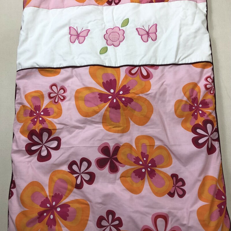 Crib Duvet Set, Pink, Size: Crib<br />
<br />
New - Used For Display<br />
<br />
Includes: Duvet & Cover, Bedskirt, Bumper, Crib Sheet, Decorative Pillow
