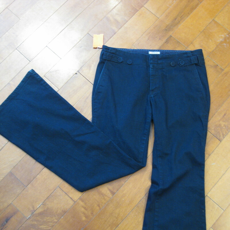 Classy looking Ban Rep Bell Bottom trouser style jeans in a dark wash,<br />
Size 6<br />
98% cotton, 2% spandex<br />
Flat measurements:<br />
waist: 16.25in hip: 19.5in rise: 8in inseam: 32in<br />
<br />
thanks for looking!<br />
#11292