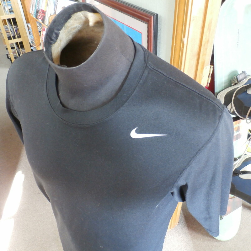 Nike Dri-Fit black athletic shirt size medium 100% polyester #25377
Rating: (see below) 2- Great Condition
Team: n/a
Player: n/a
Brand: Nike
Size: Men's Medium- (Measured Flat: chest 21\", length 27\")
Color: black
Style: short sleeve; screen printed
Material: 100% polyester
Condition: 2- Great Condition: gently used; small cracks on logo (see photos)
Item #: 25377
Shipping: FREE