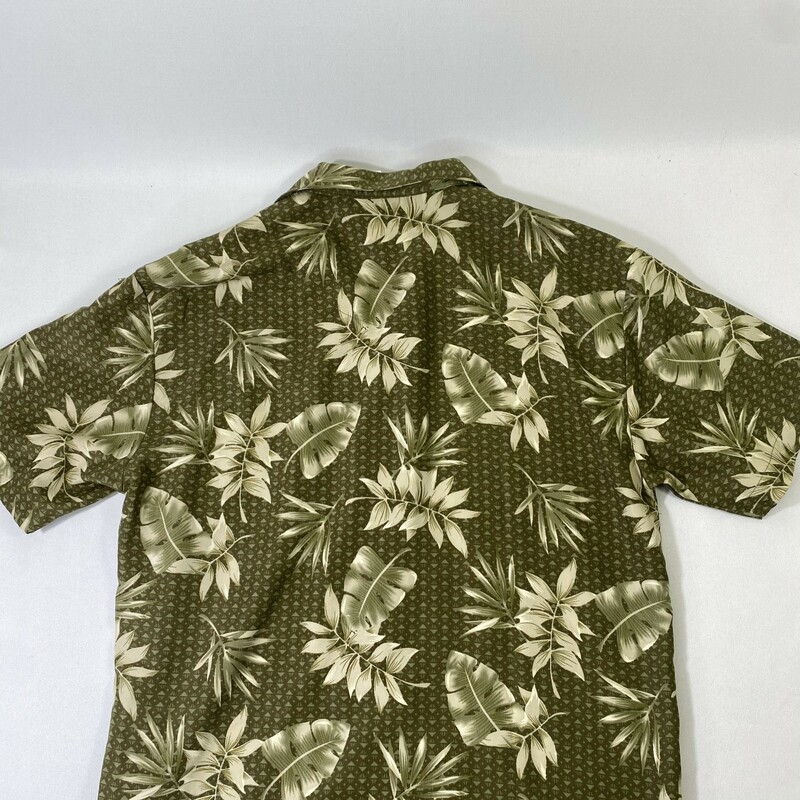 102-123 Sun Casuals, Green, Size: Medium Green leaf print short sleeve button down shirt 100% polyesther