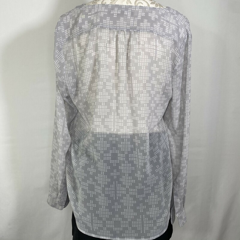117-020 Banana Republic, Grey, Size: Medium 3 button sheer patterned blouse