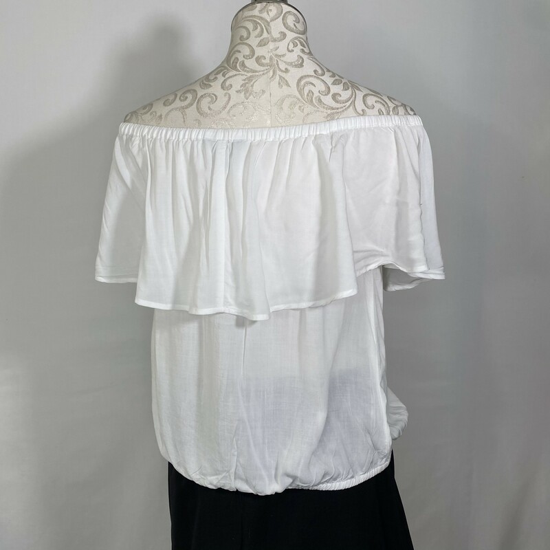 105-104 Express, White, Size: Medium white short sleeve shirt w/ ruffled collar