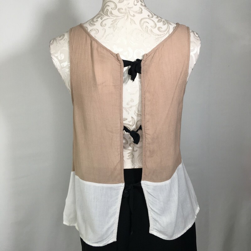 100-217 XXI Tan And White, Tan, Size: Medium top with ties in back