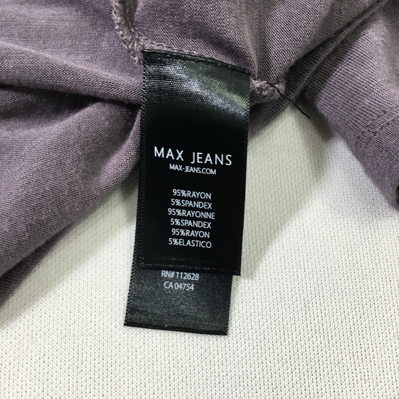 102-226 Max Jeans, Gray, Size: Medium<br />
Gray tunic with design in front  rayon/spandex