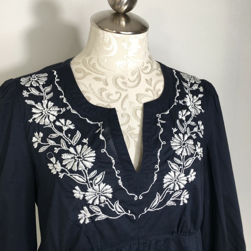 100-602 No Tags, Blue, Size: Medium
Navy blue top with embellishing  no tag