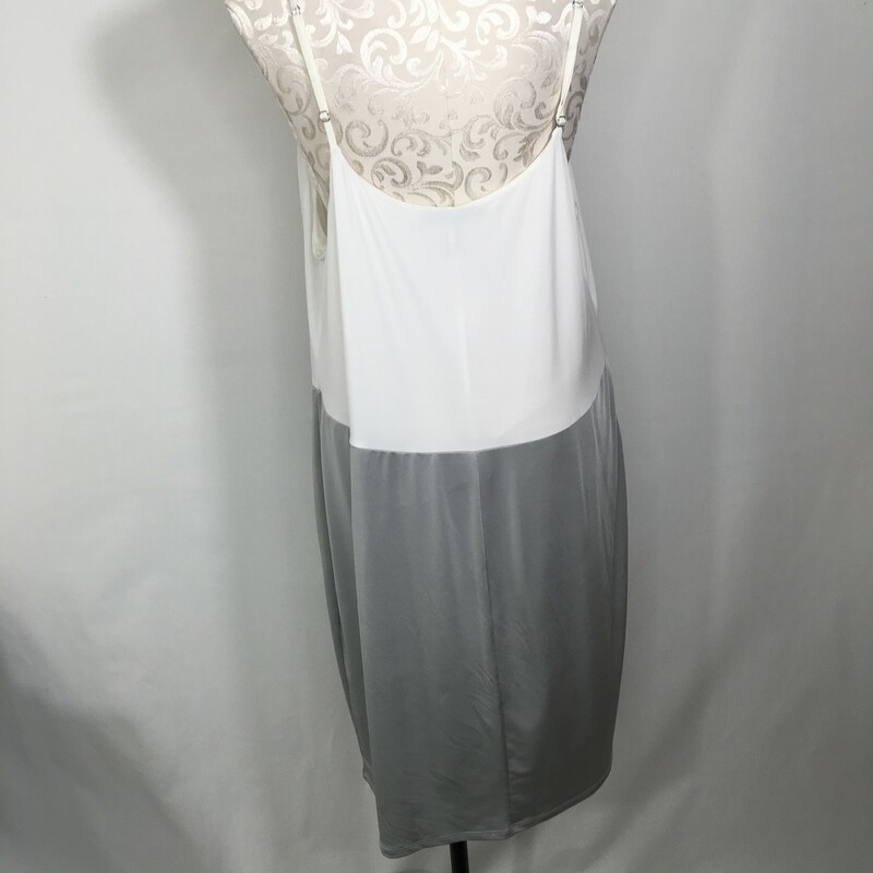 120-202 Victorias Secret, White/si, Size: XL White and silver knee lenght dress w/spagehetti straps polyesther./elastine/nylon