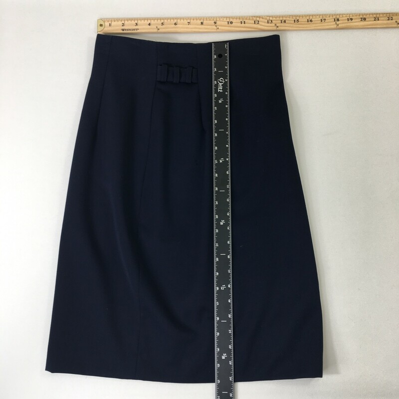 110-168 Sparrs, Blue, Size: 10 Blue below the knee skirt 100% wool