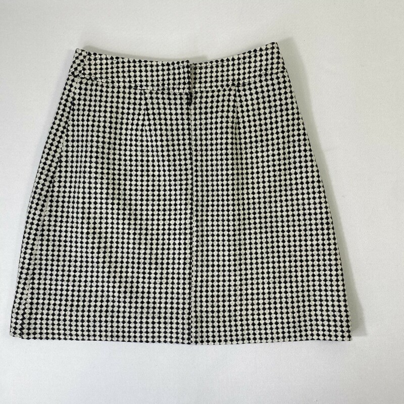 100-740 Molly B, Blk/whit, Size: 2 White and black skirt w/ faux front pockets 100% wool