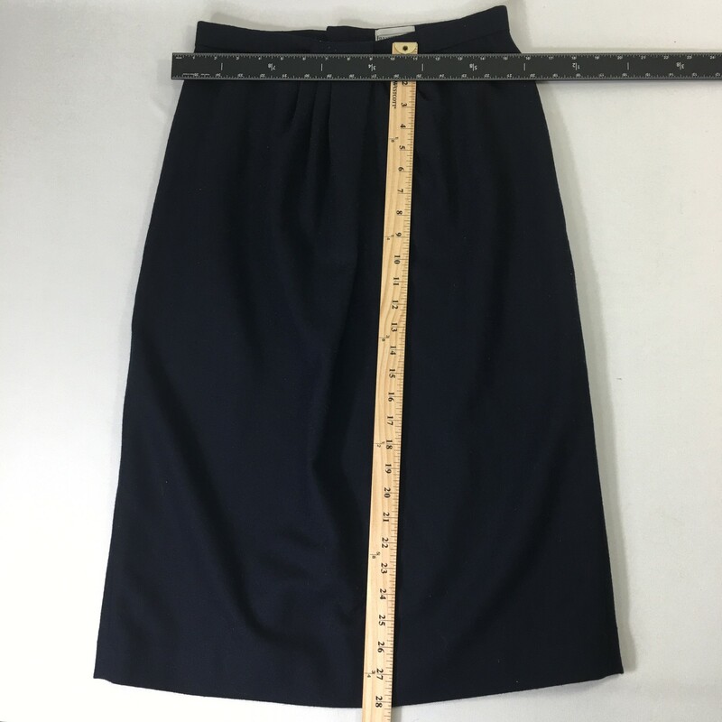 120-504 Bankers Club, Blue, Size: 12 navy blue wool skirt 100% wool  good