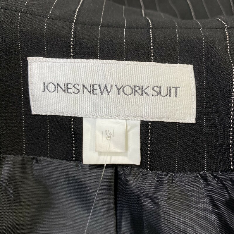 100-307 Jones New York Su, Black, Size: 18 striped blazer and pants set