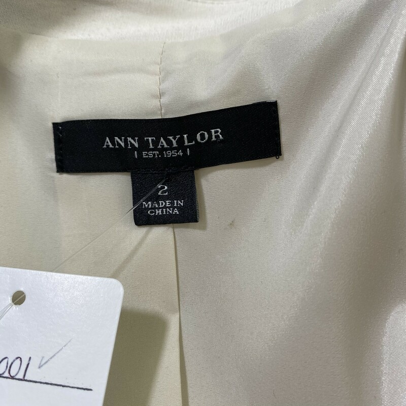 100-1001 Ann Taylor, Beige, Size: 2<br />
beige 2 button blazer 46% silk 45% rayon 9% spandex  good
