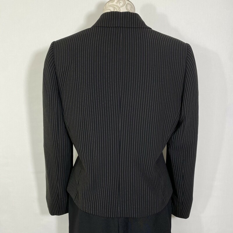 100-309 Tahari Striped, Black, Size: 12 3 button short blazer