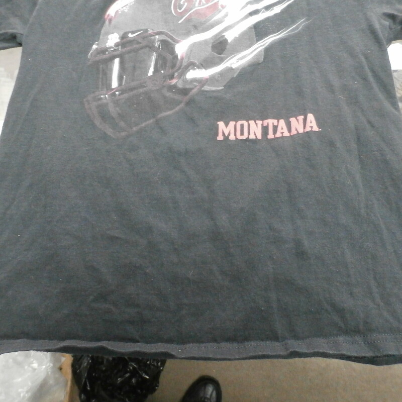 Montana Grizzlies Nike YOUTH Short Sleeve Shirt Size Large Black #26950<br />
Rating: (see below) 3 - Good Condition<br />
Team: Montana Grizzlies<br />
Player: N/A<br />
Brand: Nike<br />
Size: Large YOUTH - (Measured Flat: chest 17\", length 22\")<br />
Measured laying flat: armpit to armpit; top of shoulder to bottom hem<br />
Color: Black<br />
Style: screen pressed shirt<br />
Material: Cotton? - Tag is hard to read<br />
Condition: 3 - Good Condition: faded and discolored; pilling and fuzz; material feels coarse; material is stretched; screen pressed tag is faded and hard to read; definite signs of use<br />
Item #: 26950<br />
Shipping: FREE