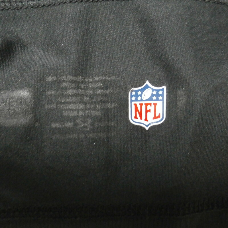 Tampa Bay Buccaneers compression headband NFL Equipment black OSFM #27120
Rating: (see below) 4- Fair Condition
Team: Tampa Bay Buccaneers
Player: n/a
Brand: NFL Equipment
Size: OSFM- (Measured Flat: height: 4.5\" width: 9\")
Color: black
Style: compression
Material: unknown
Condition: 4- Fair Condition: screen printed logo has faded and started to crack off (see photos)
Item #: 27120
Shipping: FREE