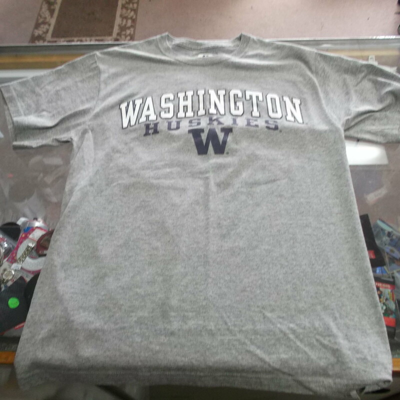 Washington Huskies Adult Russell Athletic Short Sleeve Shirt Size Small #7961
Rating:   (see below) 3 - Good  Condition
Team: n/a
Player: n/a 
Brand: Russell Athletic
Size: Small Adult (MEASURED FLAT - chest 17.5\"; length 25\") armpit to armpit and top of shoulder to bottom hem
Color:  Gray
Style: Screen pressed short sleeve shirt
Material: Cotton Blend
Condition: - Good Condition - wrinkled; Material looks and feels good; Logo is faded; Pilling and fuzz; Material feels coarse; No stains rips or holes(See Photos for condition and description)
Shipping: $3.37
Item#: 7961