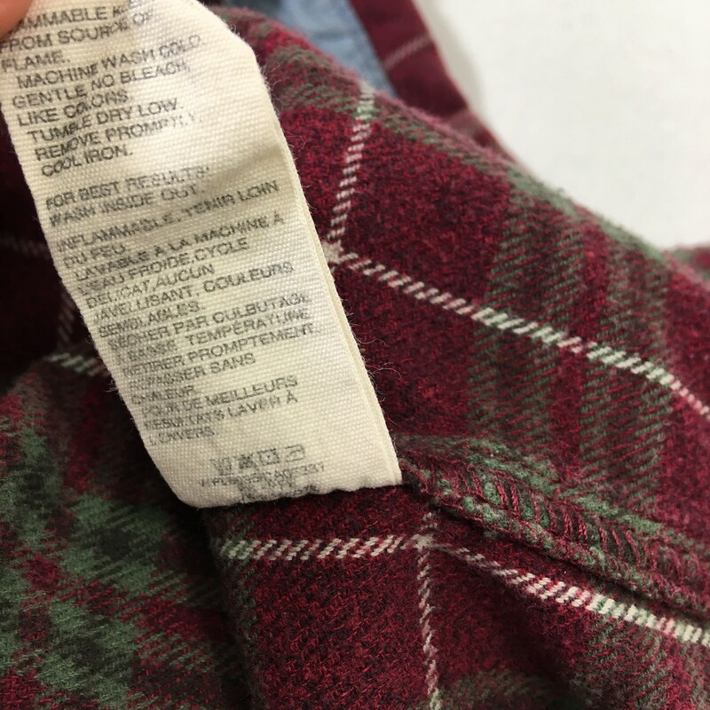 100-673 Woolrich, None, Size: Medium Maroon flannel w/green and white stripes