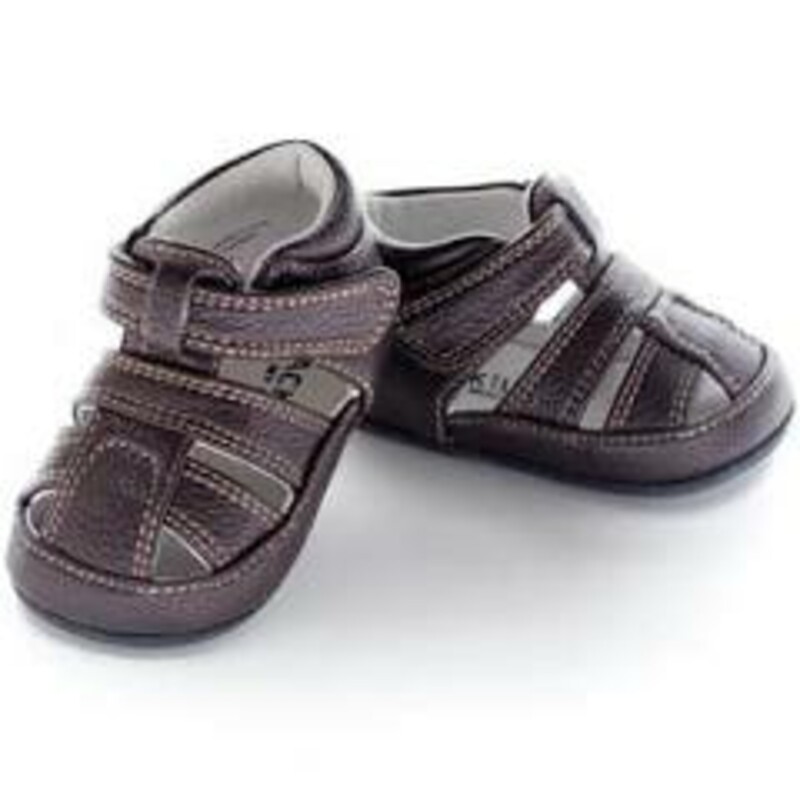 My Mocs - Donovan Sandal, Brown, Size: 12-18M<br />
<br />
These classic sandals are ready for sun and fun!<br />
<br />
Hand crafted from genuine and vegan leather<br />
Equipped with our signature super-flex sole<br />
Industry-defining 3mm ankle and sole cushioning<br />
Hook and loop closures for a secure and custom fit<br />
Perfect for indoor or outdoor use
