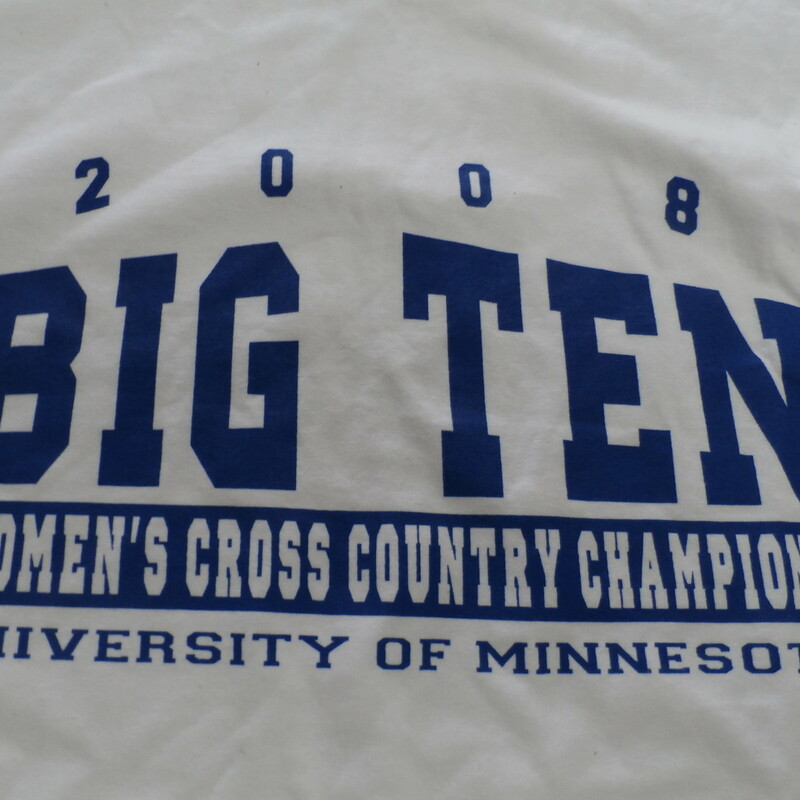 BIG TEN 2008 women's cross country champions shirts white size 2XL #27134
Rating: (see below) 3 - Good Condition
Team: Minnesota Golden Gophers
Player: n/a
Brand: Gildan
Size: 2XL- Men's (Measured Flat: Across chest 25\"; Length 32\") approx
Measured Laying Flat: armpit to armpit; top of shoulder to bottom hem
Color: White
Style: t-shirts; screen pressed
Material: 100% Cotton
Condition: 3 - Good Condition: material looks and feels good; light to mild pilling; these were left over from the event
Item #: 27134
Shipping: FREE
