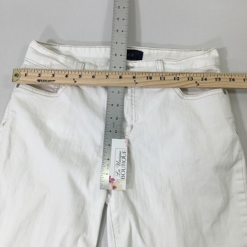 100-826 Anne Klein Jeans, White, Size: 8 white jeans that are rolled on the bottom  no tag  good