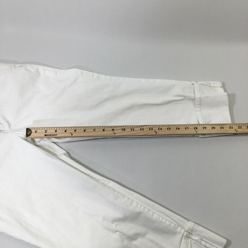 100-826 Anne Klein Jeans, White, Size: 8 white jeans that are rolled on the bottom  no tag  good