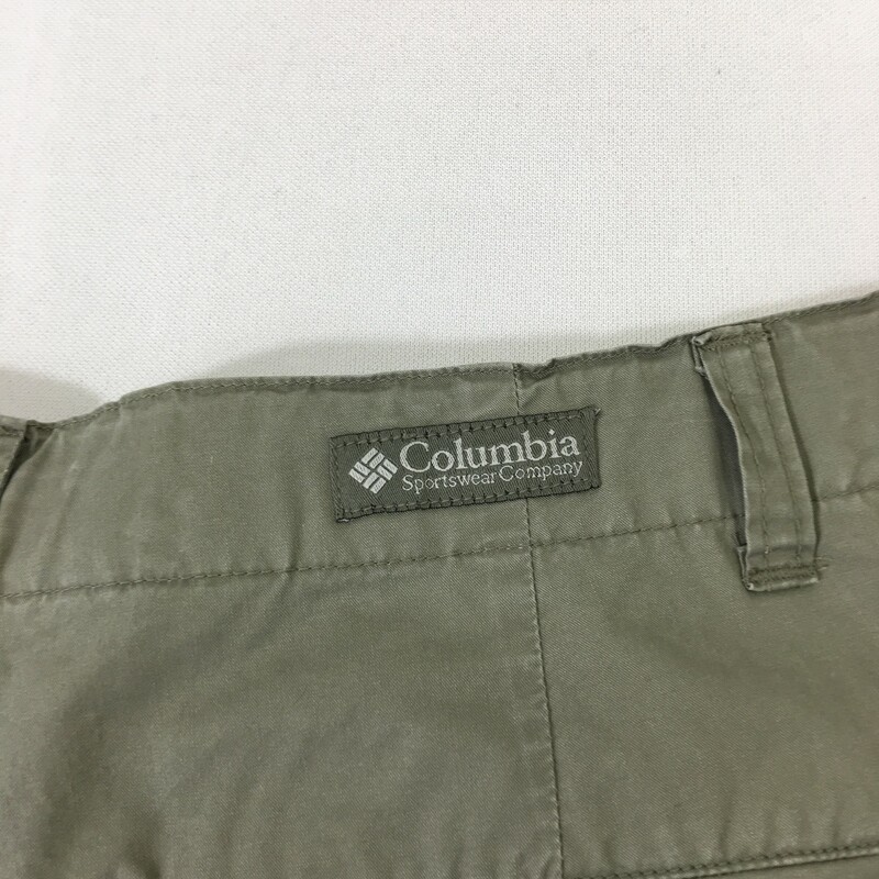 Columbia Cargo Shorts, Green, Size: 10 one pocket on side mid length shorts