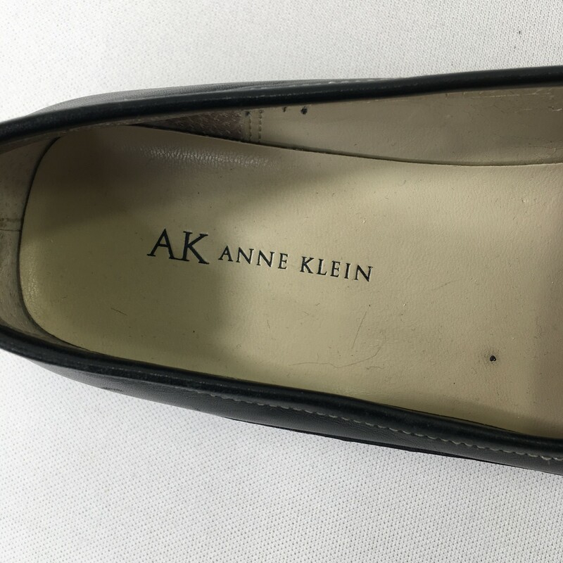 100-926 Anne Klein, Black, Size: 8 black flats with detail on front n/a  good