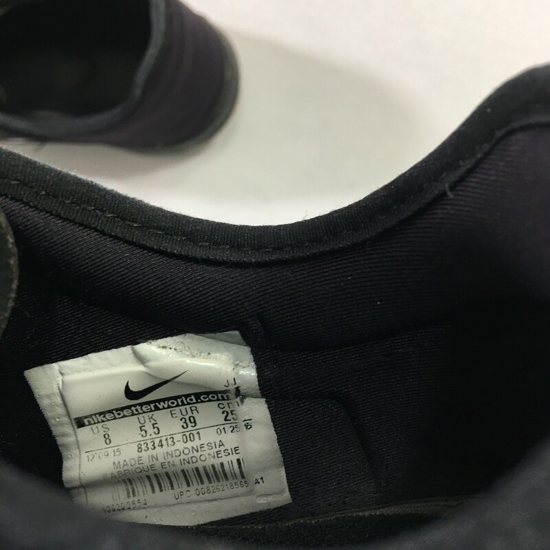 102-362 Nike, Black, Size: 8<br />
black running shoes