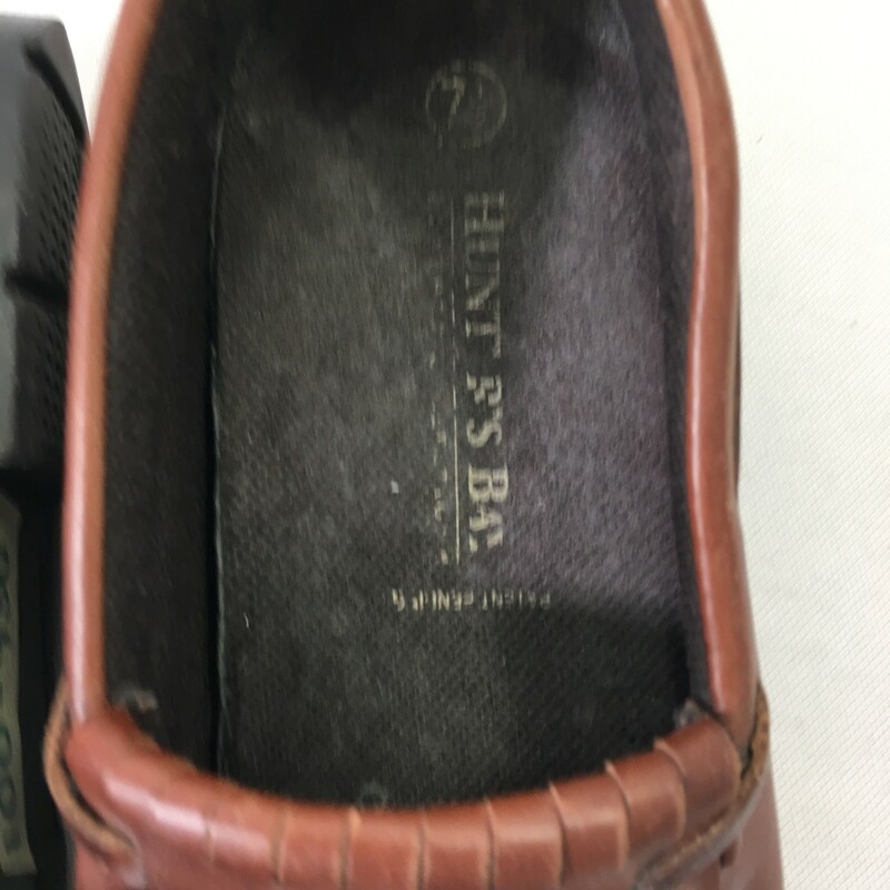 100-930 Hunters Bay, Brown, Size: 7.5 light brown dress shoes with tassles on the bow leather  good