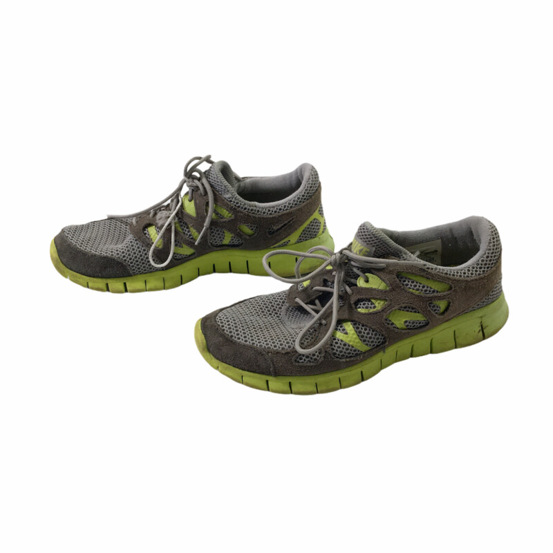 100-925 Nike, Grey, Size: 9.5
green and grey running sneakers n/a  okay