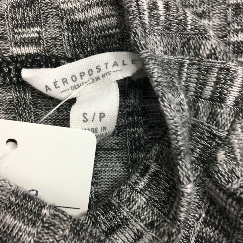 105-279 Aeropostale, Grey, Size: Small<br />
grey light knit, sleeveless, turtleneck sweater 53% rayon 43% polyester4% spandex  good<br />
2.9 oz