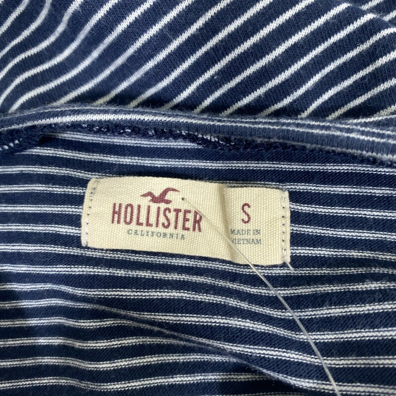 120-552 Hollister, Blue, Size: Small cut out shoulder blue and white striped shirt 60% cotton 40% polyester  good