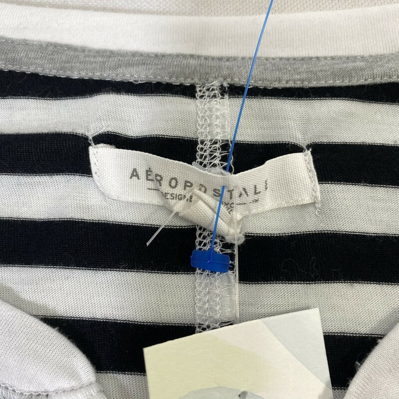 105-046 Aeropostale, Stripes , Size: Small bk & white t shirt  aero NY 65% Polyester 35% Rayon