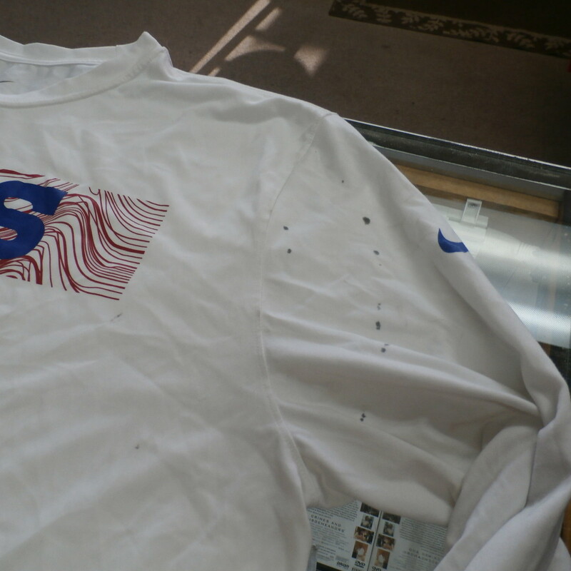 Buffalo Bills Nike Dri-Fit Men's Long Sleeve shirt white size 2XL poly #28269<br />
Rating: (see below) 4- Fair Condition<br />
Team: Buffalo Bills<br />
Player: Kelly Skipper Running Back Coach Bills<br />
Brand: Nike<br />
Size: Men's 2XL- (Measured Flat: Across chest 25\"; Length 29\")<br />
Color: White<br />
Style: screen pressed shirt; logo<br />
Material: 100% polyester<br />
Condition: 4- Fair Condition: pilling and fuzz; material is wrinkled; Black Round stains on left sleeve and front; right sleeve stained light brown; material slightly stretched and worn<br />
Item #: 28269<br />
Shipping: FREE