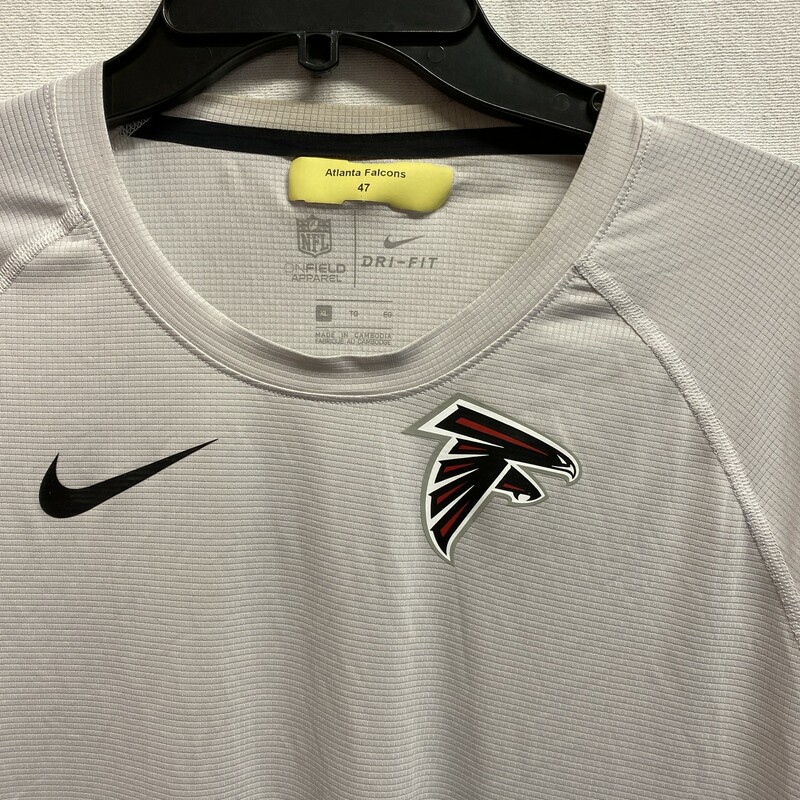 Atlanta Falcons Long sleeve shirt gray size XL
pilling and fuzz, light stains throughout, a few snags, previous player sticker at the tag area (#47)