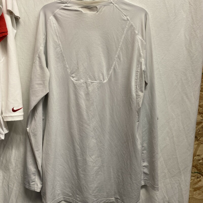 Atlanta Falcons Long sleeve shirt gray size XL<br />
pilling and fuzz, light stains throughout, a few snags, previous player sticker at the tag area (#47)