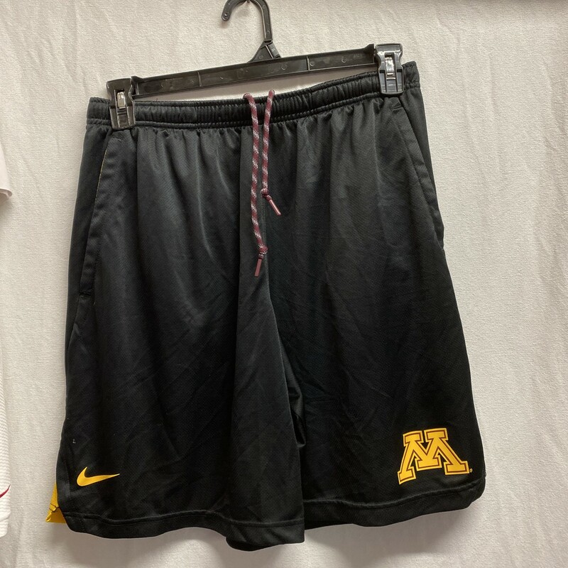 Minn Gophers Shorts, Black, Size: XL<br />
used condition - some snags, some light stains (white marks), piling and fuzz,<br />
pockets- yes (3)