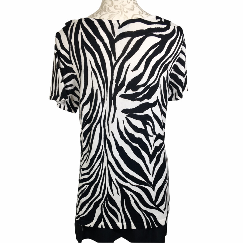 120-403 Dana Buchman, Black An, Size: Large short sleeve zebra pattern sweater shirt 63% rayon 37% nylon  good