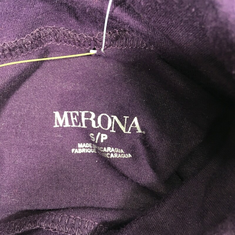 102-091 Merona, Purple, Size: Small
Purple turtleneck long sleeved shirt
