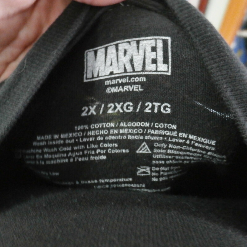 Black Marvel Spider-Man logo T-shirt size 2XL 100% cotton #29513
Rating: (see below) 2- Great Condition
Team: n/a
Player: n/a
Brand: Marvel
Size: Men's XXLarge- (Measured Flat: Across chest 25\"; Length 29\")
Measured Flat: underarm to underarm; top of shoulder to bottom hem
Color: black
Style: short sleeve; screen printed
Material: 100% cotton
Condition: 2- Great Condition: gently used; some fuzz  (see photos)
Shipping: FREE