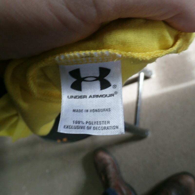 Under Armour Run Heat Gear yellow athletic shirt size 2XL 100% polyester #29822
Rating: (see below) 3- Good Condition
Team: n/a
Player: n/a
Brand: Under Armour
Size: Men's XXLarge- (Measured Flat: Across chest 27\"; Length 29\")
Measured Flat: underarm to underarm; top of shoulder to bottom hem
Color: yellow
Style: short sleeve; screen printed
Material: 100% polyester
Condition: 3- Good Condition: minor wear from use; fuzz (see photos)
Item #: 29822
Shipping: FREE
