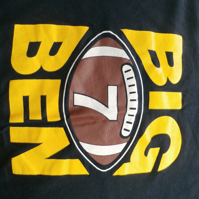 Jerzees Men's \"Big Ben\" (Steelers) Short sleeve shirt black size Large  #30107
Rating:   (see below) 3- Good Condition
Team: Pittsburgh Steelers
Player: Big Ben
Brand: Jerzees
Size: Men's - Large (Measured Flat: Across chest 20\", length 28\")
Measured flat: armpit to armpit; top of shoulder to the hem
Color: Black
Style: Short Sleeve Shirt Screen pressed;
Material: 100% Cotton
Condition: 3- Good Condition - wrinkled;  pilling and fuzz; there is a slight color blotch in the B of big;
Item #: 30107
Shipping: FREE