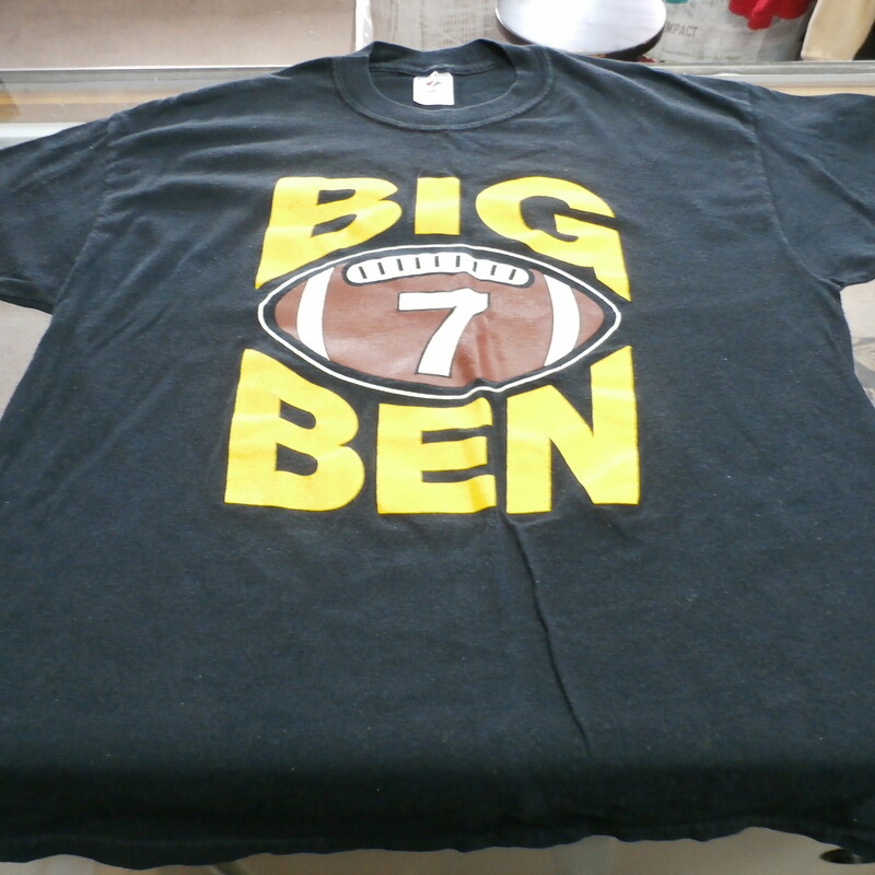 Jerzees Men's \"Big Ben\" (Steelers) Short sleeve shirt black size Large  #30107<br />
Rating:   (see below) 3- Good Condition<br />
Team: Pittsburgh Steelers<br />
Player: Big Ben<br />
Brand: Jerzees<br />
Size: Men's - Large (Measured Flat: Across chest 20\", length 28\")<br />
Measured flat: armpit to armpit; top of shoulder to the hem<br />
Color: Black<br />
Style: Short Sleeve Shirt Screen pressed;<br />
Material: 100% Cotton<br />
Condition: 3- Good Condition - wrinkled;  pilling and fuzz; there is a slight color blotch in the B of big;<br />
Item #: 30107<br />
Shipping: FREE