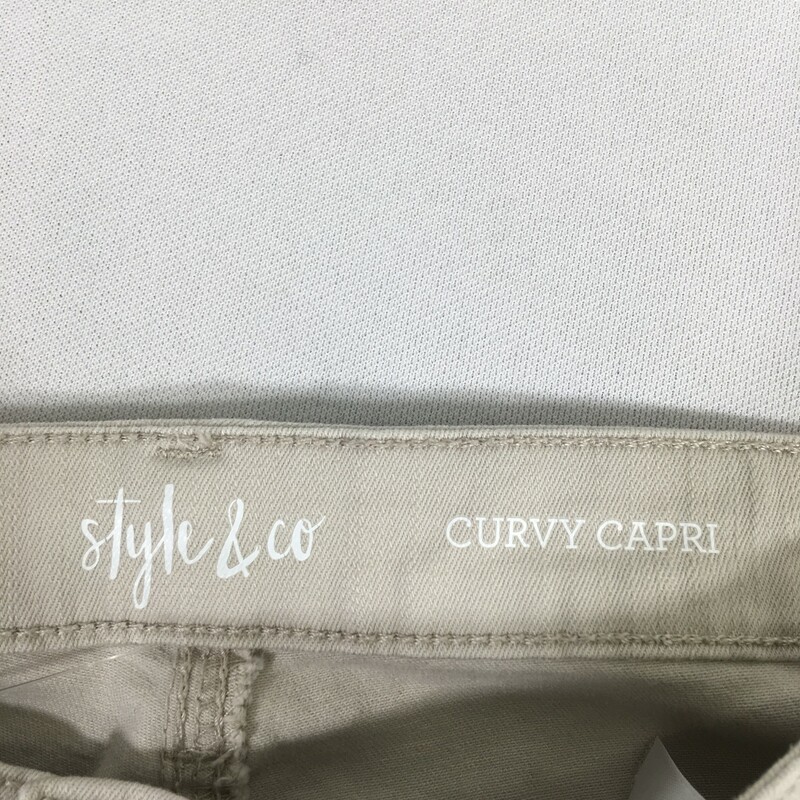 Style&Co, Tan, Size: 8<br />
Curvy Capris