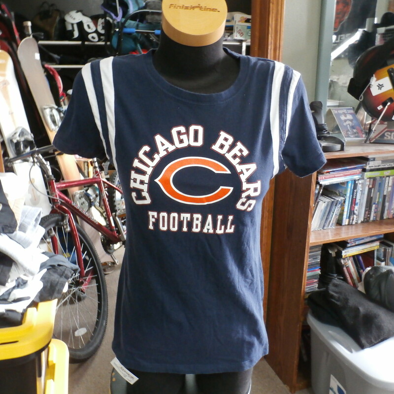 Chicago Bears blue cap sleeve women's shirt size Medium 100% cotton #30644
Rating: (see below) 3- Good Condition
Team: Chicago Bears
Player: n/a
Brand: NFL
Size: Women's Medium- (Measured Flat: chest 18\", length 25\")
Color: blue
Style: short sleeve; screen printed
Material: 100% cotton
Condition: 3- Good Condition: minor wear and discoloration from washing and use; some fuzz (see photos)
Item #: 30644
Shipping: FREE