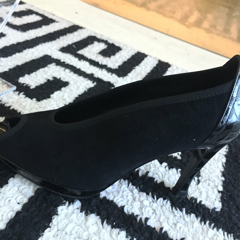 Donald J. Pliner heels, size 8. Black suede with leather detail. Has footpetal inserts. Approx 3.5 inch heel, with duster bag. Retail approx: $109