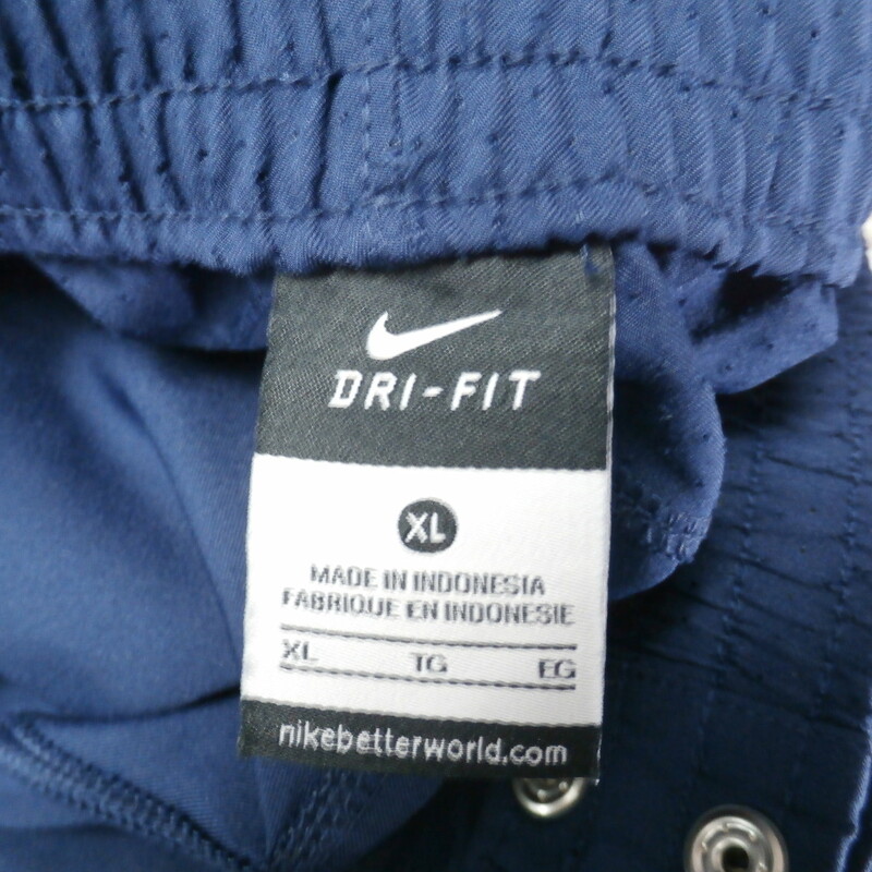 Villanova Wildcats blue Nike Elite Dri-Fit tearaway pants size XL #30387
Rating: (see below) 3- Good Condition
Team: Villanova Wildcats
Player: None
Brand: Nike
Size: Men's XLarge- (Measured Flat: Across waist 19\"; Length 43\" inseam 31\")
Color: blue
Style: elastic waistband with drawstring; embroidered
Material: 100% recycled polyester
Condition: 3- Good condition: minor wear and small snags from use; bottom button on right leg is missing (see photos)
Item #: 30387
Shipping: FREE